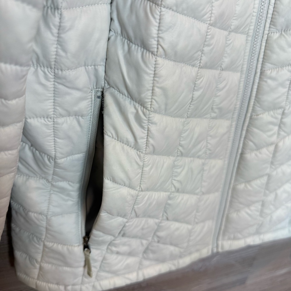 The North Face Women's Puffer Jacket - White - Picture 6 of 9